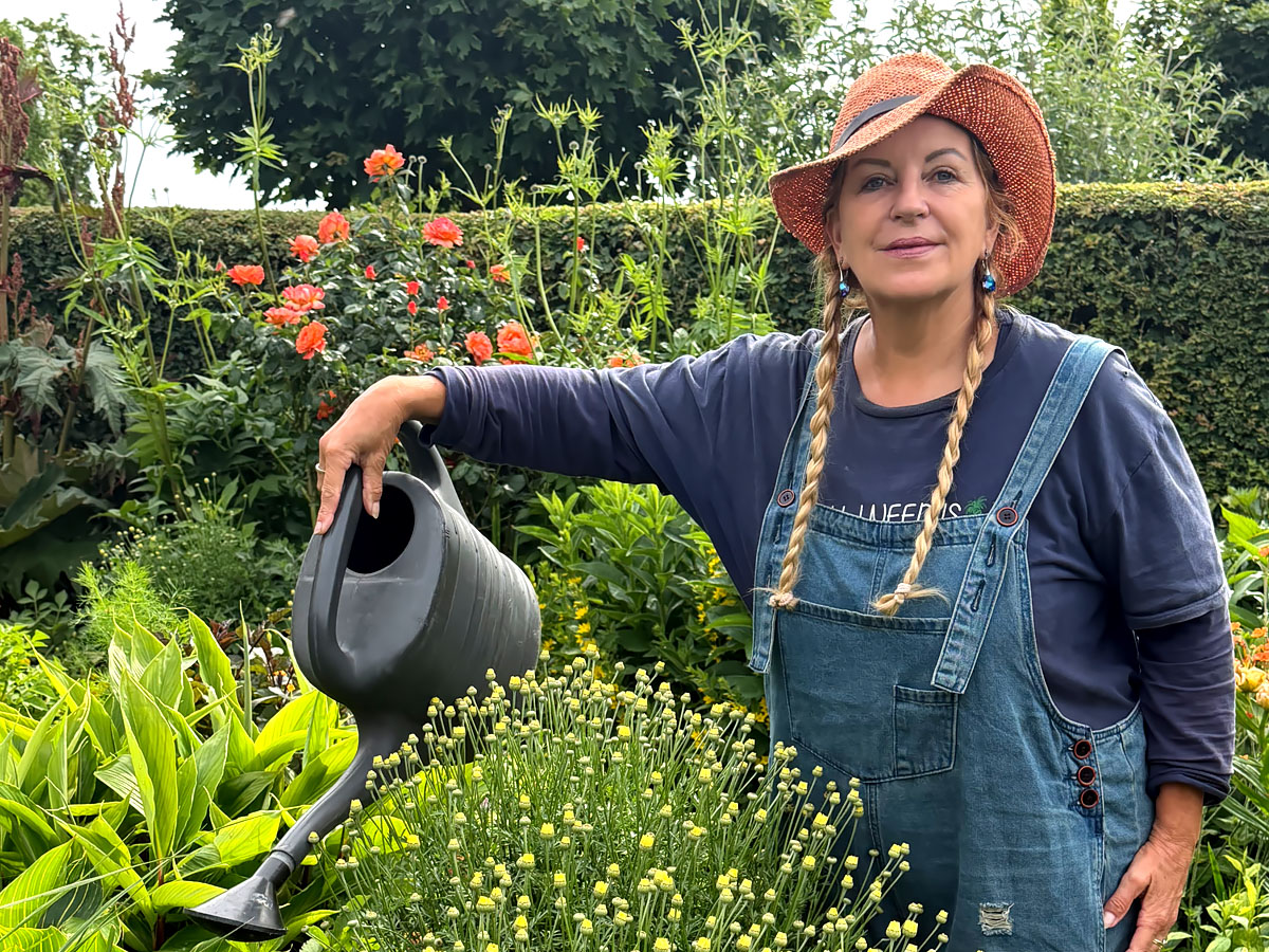 Rondleiding door de kleurrijke tuinkamers van Versicolor Tuinen